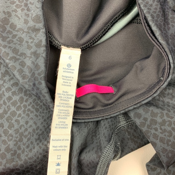 🎉SOLD🎉Lululemon Sz 6 Gray Snakeskin Leggings - Picture 3 of 8